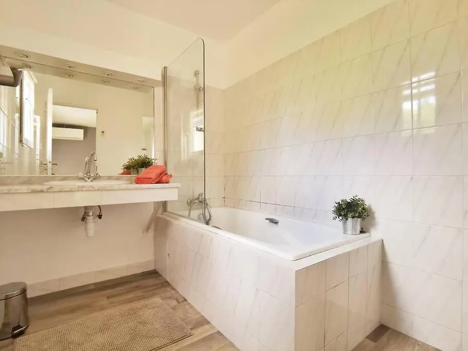 Appartement Les Quatre Loges - Joli T2 Jardinet Et Parking *3 à Aix-en-Provence France